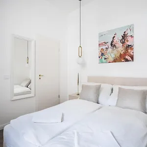 E13 - Grand Boulevard Heritage - Location By Bqa Appartamento Budapest